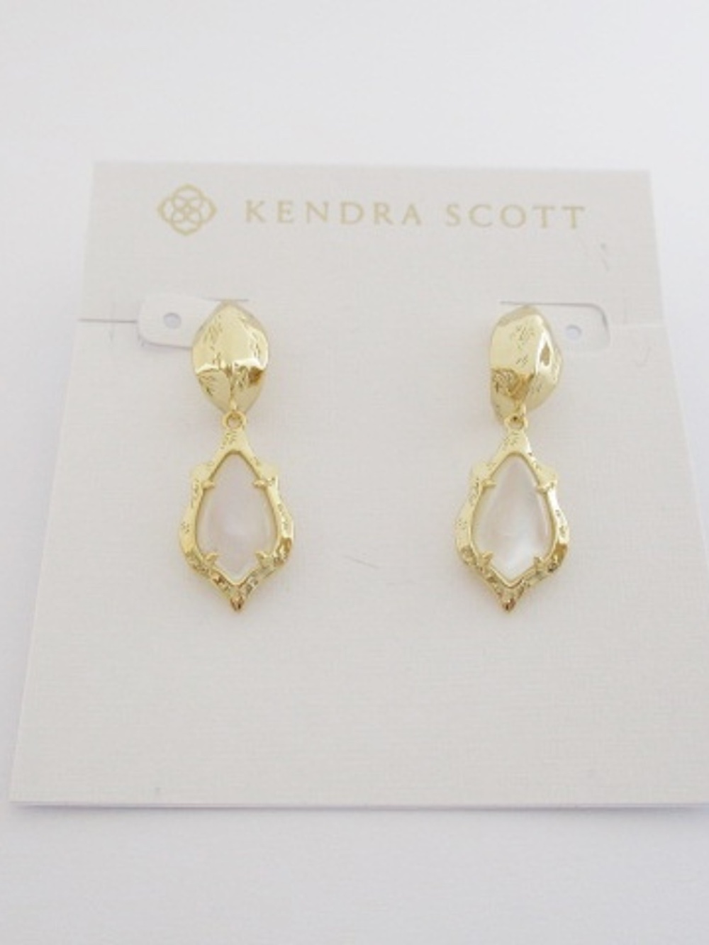 KENDRA SCOTT - Adriana Scallop Frame Gold Huggie Earrings